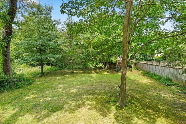 Building Photo - 2 Bed 1 Bath - Takoma Park Cottage- Large ...