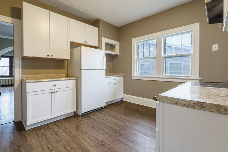 Building Photo - 1917 N Newton Ave