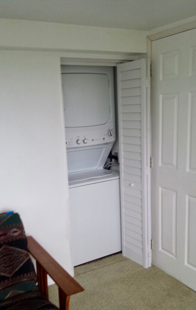 Washer/Dryer in second bedroom. - 8261 Northrop Plz SW