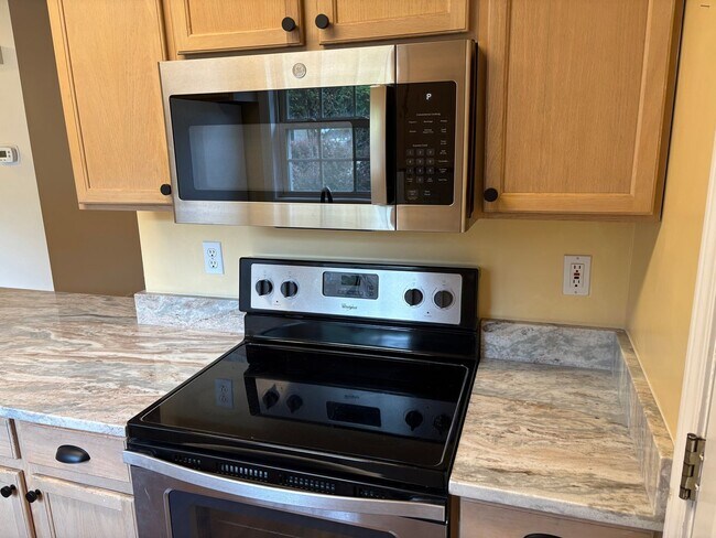 Building Photo - 34 St Thomas Ct