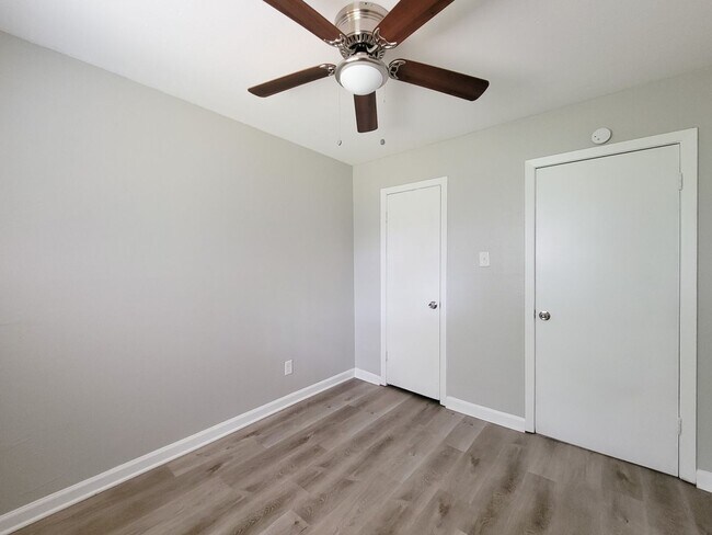 Building Photo - REMODELED 3 BEDROOM LEASE HOME WITH ALL THE UPGRADES THROUGHOUT. COME TAKE A LOOK AT THIS