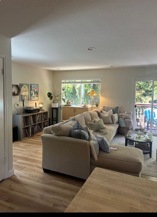 Building Photo - Spacious Townhome Near Dominican Hospital