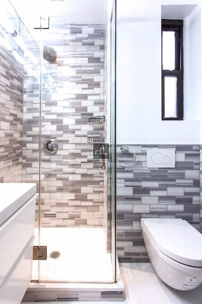 Building Photo - Mott Street