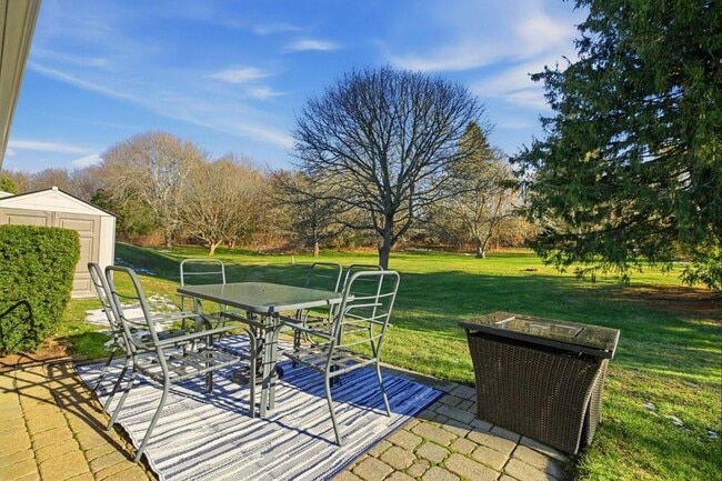 Building Photo - 5 Leland Point Dr