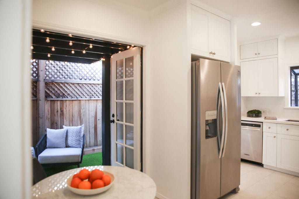 Building Photo - 7865 Willoughby Ave