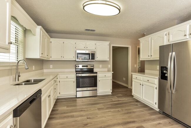 Building Photo - 295 Sanders Dr