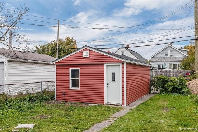 Building Photo - 2405 Burger St