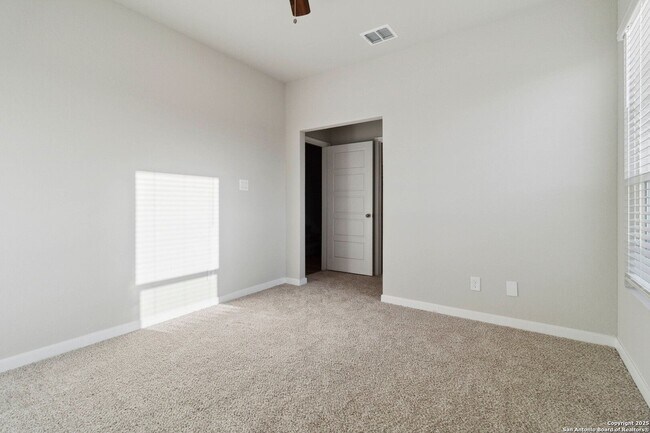 Building Photo - Brand New 3 Bd 3 Full Bath Townhouse Near ...