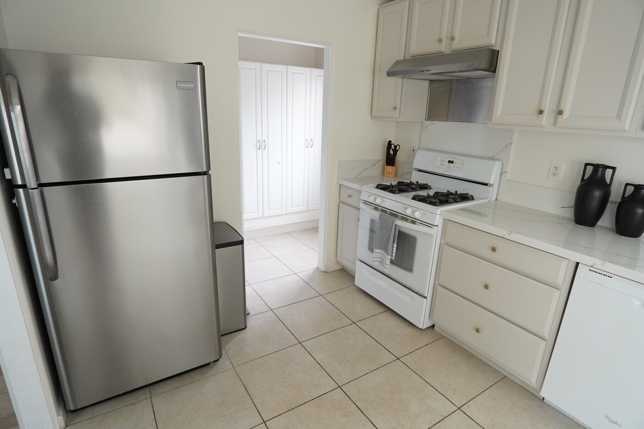 Building Photo - 1814 Linwood St