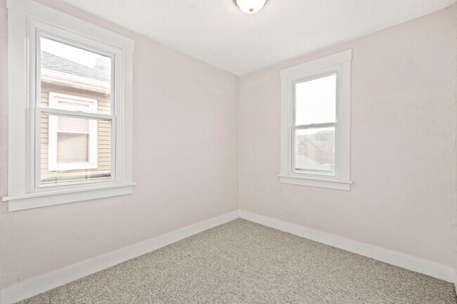 Building Photo - Stunning 3 bedroom home in Ambridge available August 1!