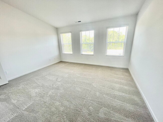 Building Photo - 2 br 2.5 ba townhome, close to I-85, dining and shopping -AVAILABLE January 31st