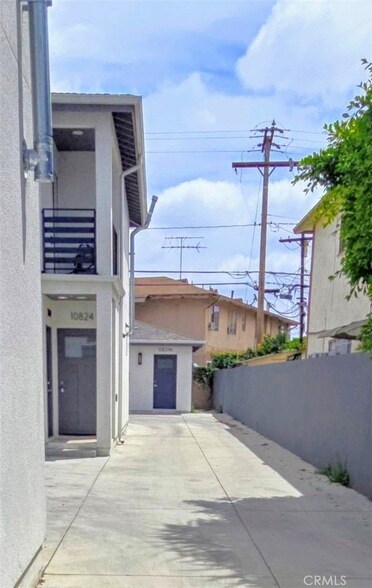 Building Photo - 10824 Long Beach Blvd