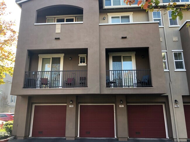 2 patios - 1797 Snell Pl