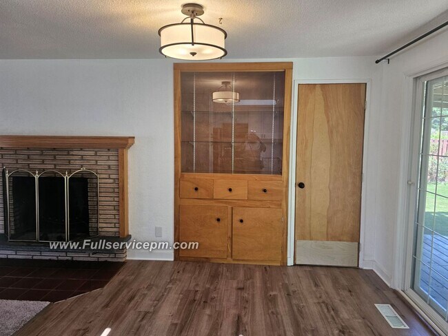 Building Photo - Home sweet home-You need to check this wonderful home out!!