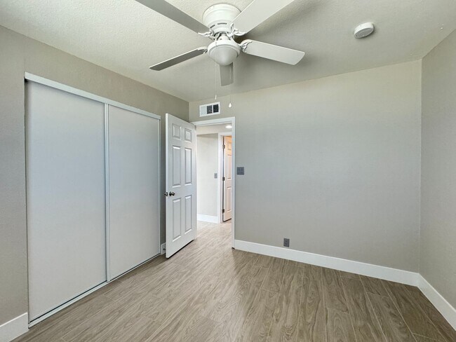 Building Photo - 1724 Izabella Ave