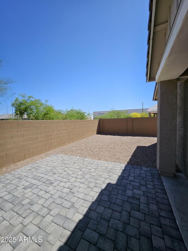 Building Photo - 10756 W Hadley St