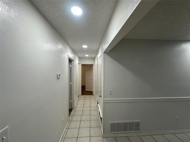 Building Photo - 1104 University Dr