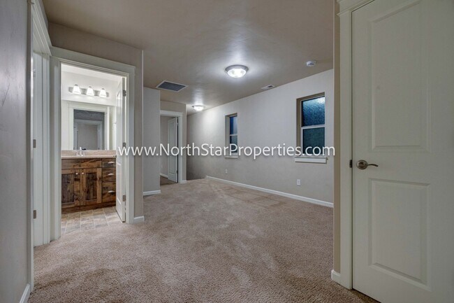 Building Photo - 20916 NE High Desert Ln