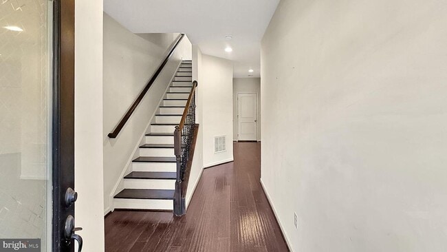 Building Photo - 43369 Southland St