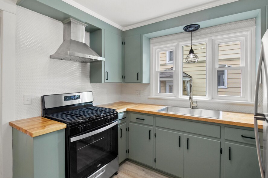 Kitchen - 44 Westchester Ave