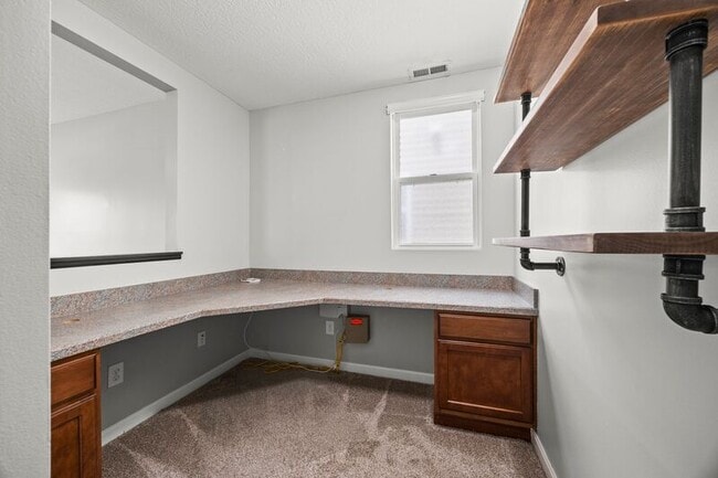 Building Photo - 5632 Lantos Rd
