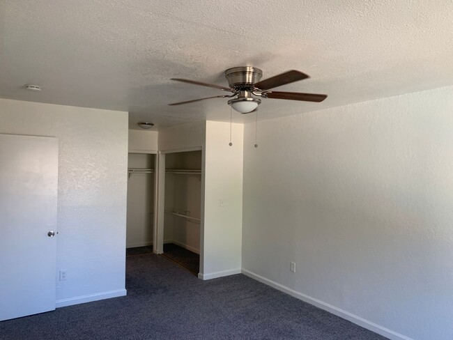 Building Photo - 3 Bed 2 Bath Riverside Home