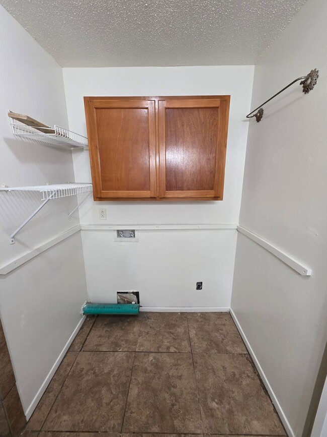 Building Photo - 111 Yelco Dr