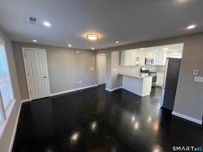 Building Photo - 395 Blake St