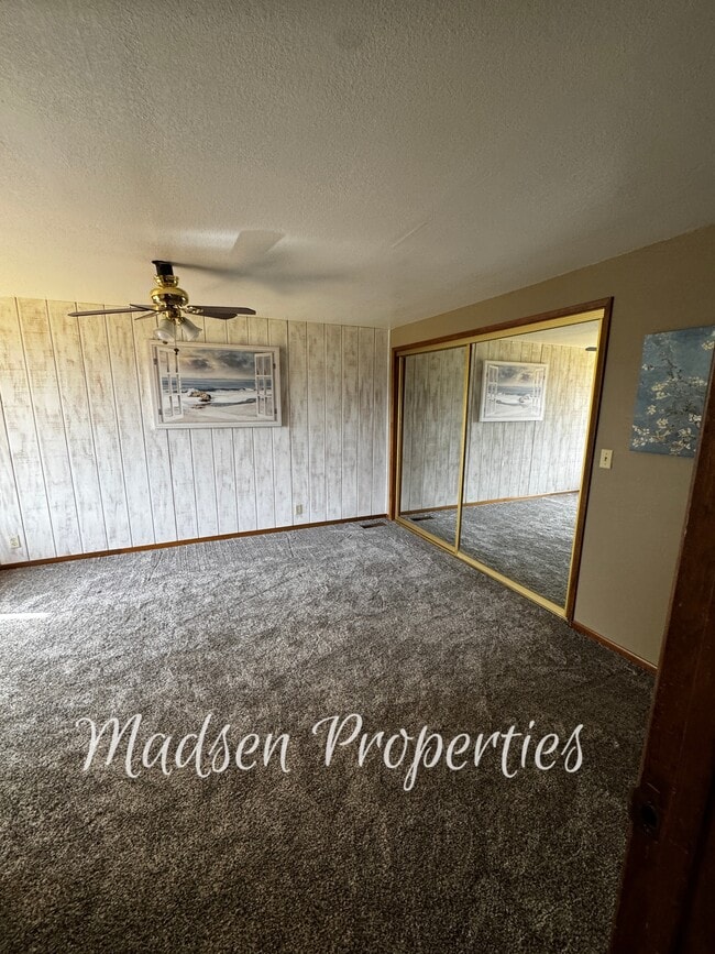 Building Photo - 6367 Woodman Dr