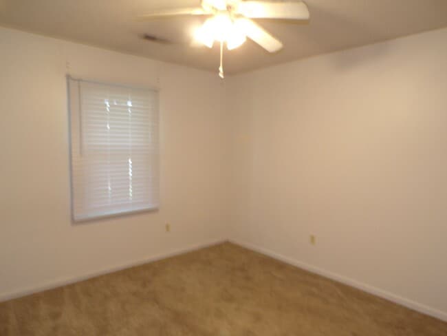 Building Photo - Nice 3 Bedroom 2 Bathroom House In South C...