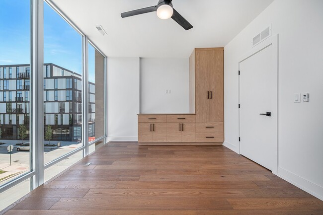 Building Photo - 2805 Brush St