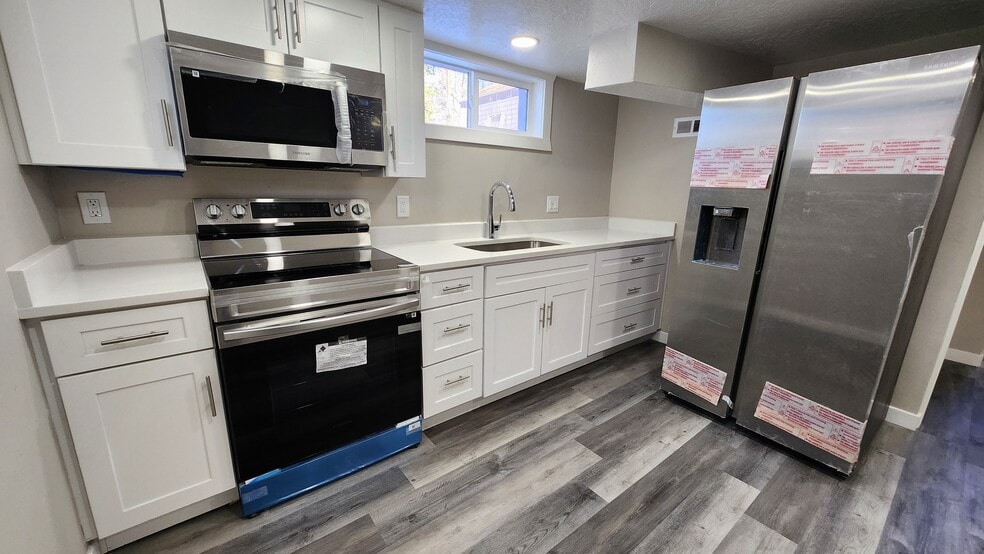 Building Photo - 920 W 600 N