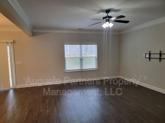 Building Photo - 257 Tulip Dr