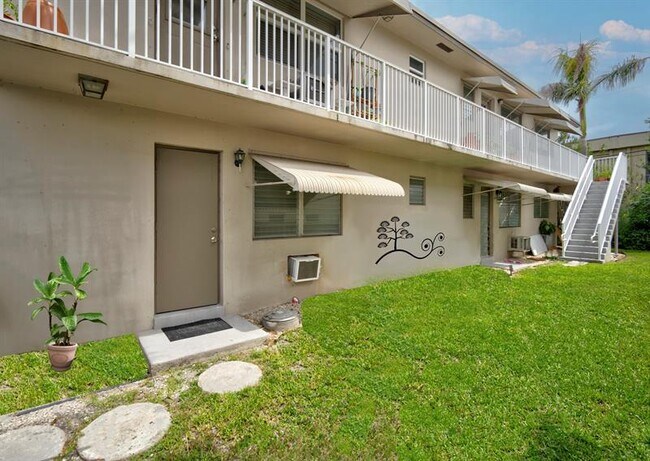 Building Photo - 2130 NE 42nd Ct