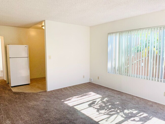 Building Photo - LIVE BY THE BEACH IN MISSION BEACH!  2BR/1...