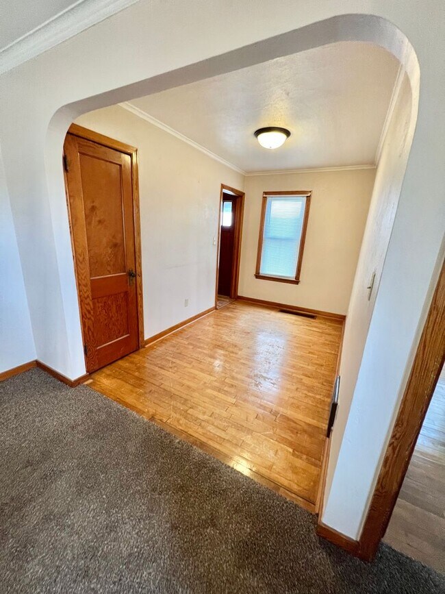 Building Photo - Spacious 2 Bedroom 1 Bath Single Family Home With Central Air- Available Now!