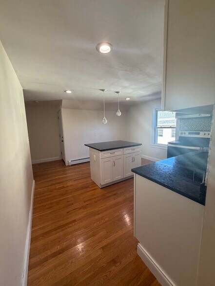 Building Photo - 28 Newhall St