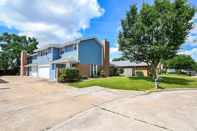 Building Photo - 10807 Sugar Hill Dr