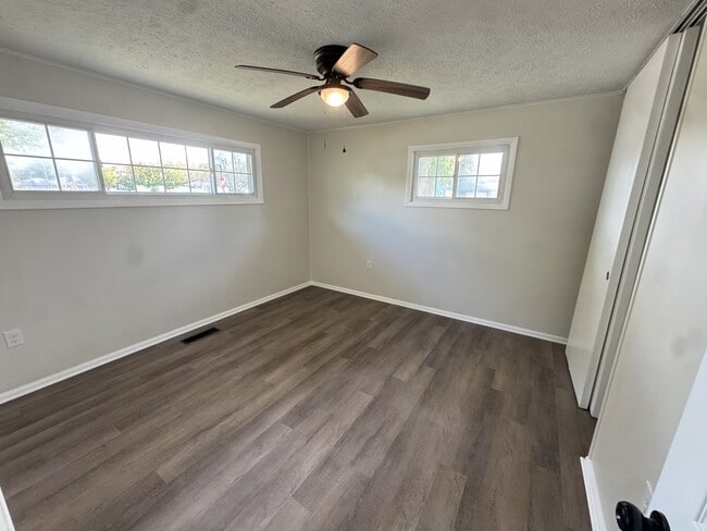 Building Photo - 1708 Syracuse Dr