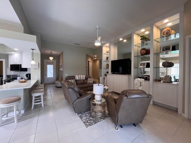 Building Photo - 813 Niemen Dr