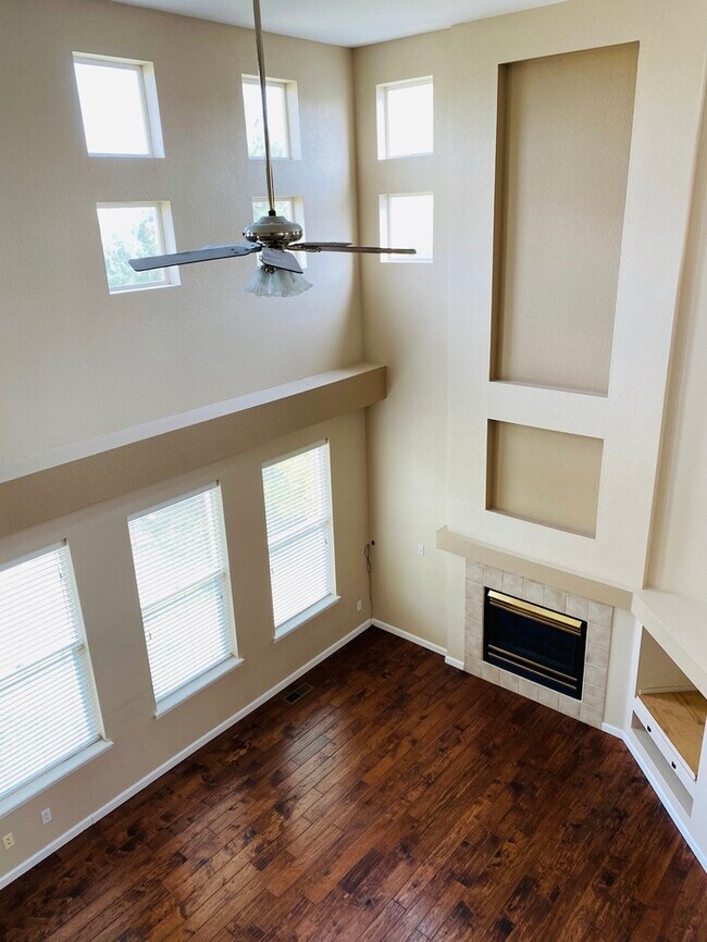 Building Photo - Immaculate home in Castle Pines North
