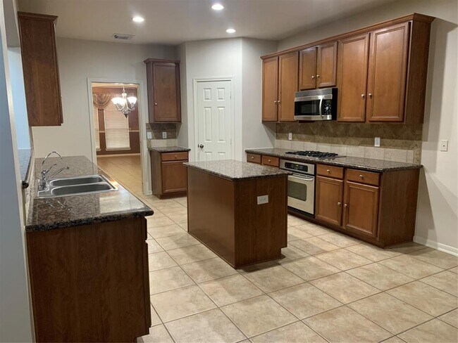 Building Photo - 2523 Sunstone Ln