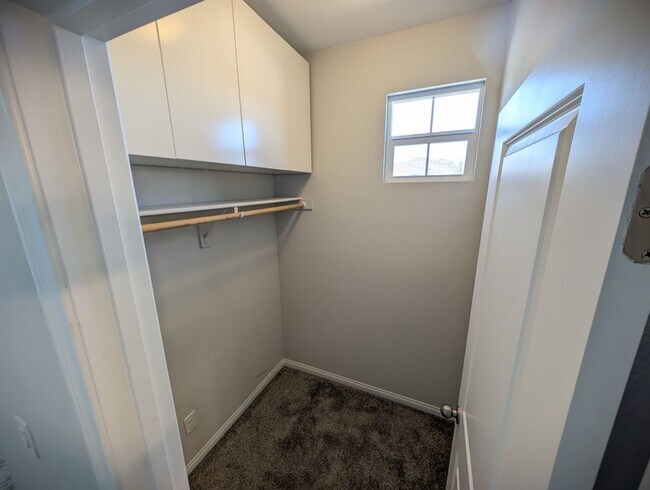 Building Photo - 8096 Skye Roar Ct