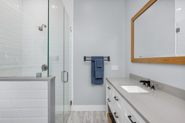 Building Photo - 940 Greenbriar Dr