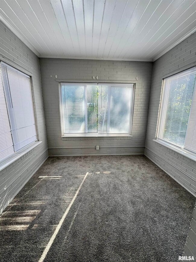 Building Photo - 2028 7th St