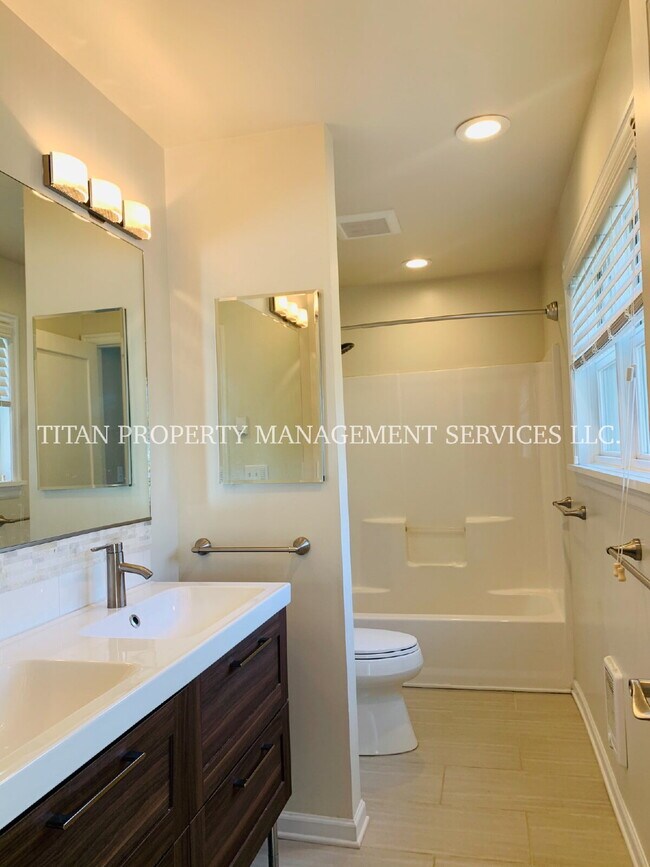 Building Photo - Beautiful 3BR/2BA Home in NE Portland | 1,600 Sq Ft | Private Fenced Yard | W/D Included