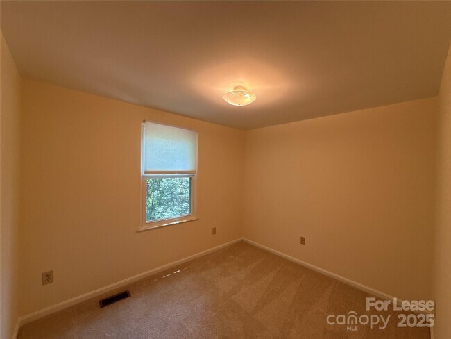Building Photo - 6616 Wannamaker Ln