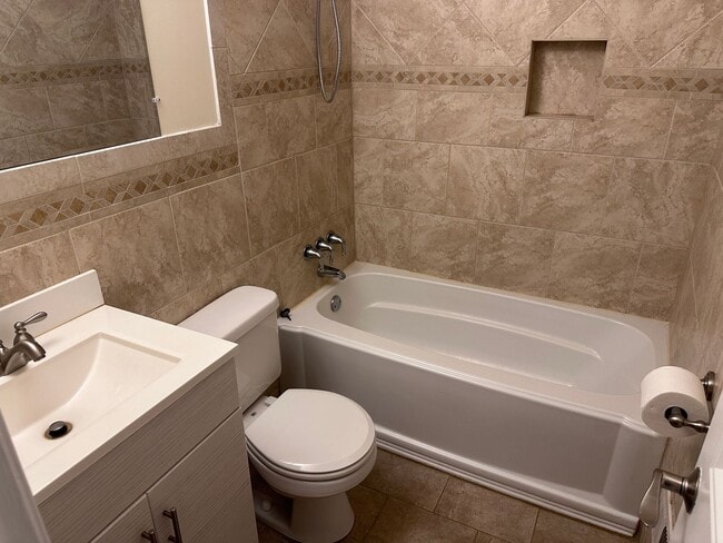 Building Photo - Beautiful 3 Bedroom Home in Windsor Park!!