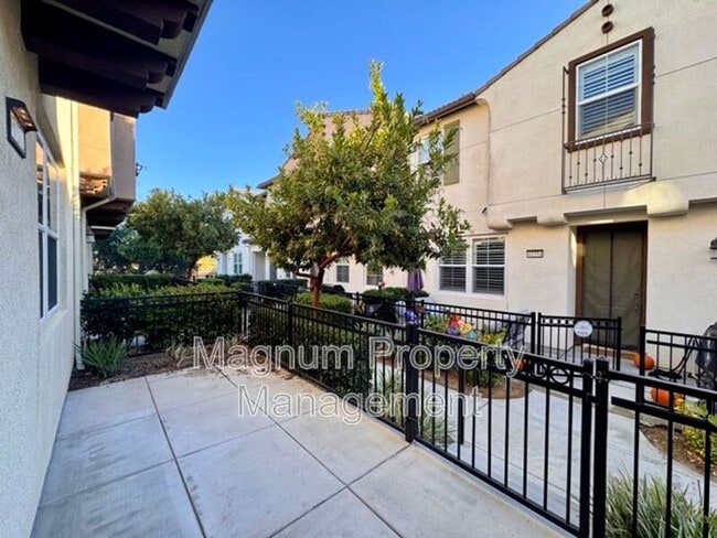 Building Photo - 40372 Calle Real