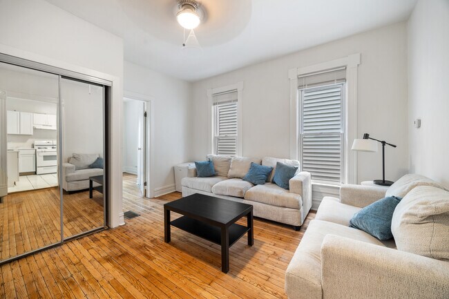 Building Photo - 1011 Garnett Pl